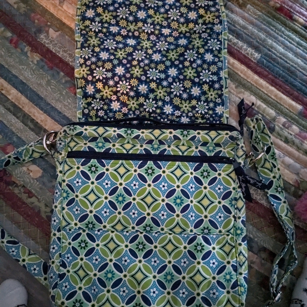 Vera Bradley crossbody - Picture 2 of 3